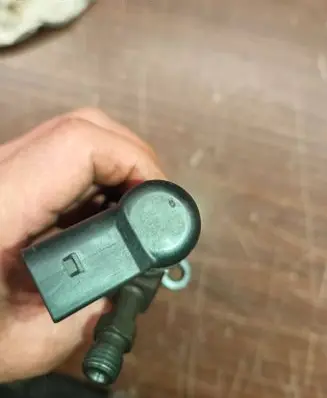 Fuel injector