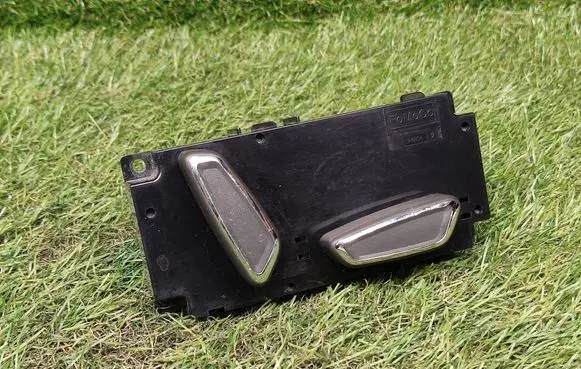 Ford Fusion II Seat control switch EJ7T14A701AA