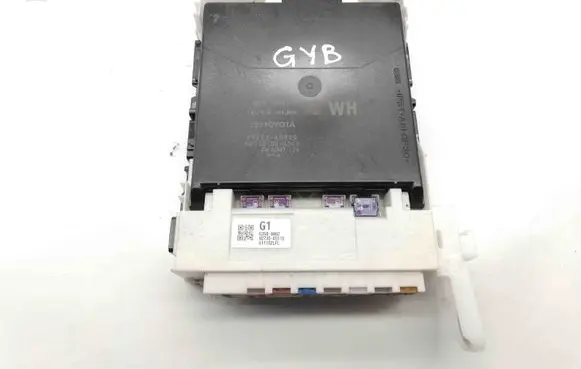 Toyota Yaris XP210 Central body control module 89221K0020