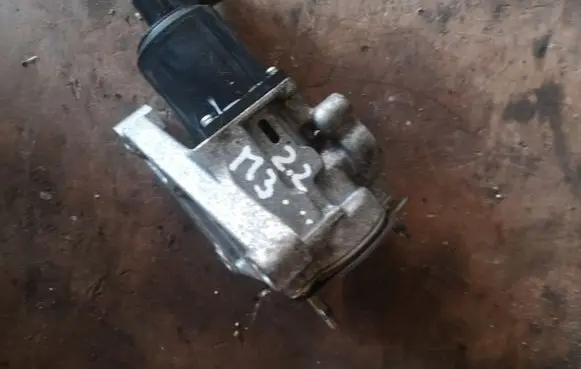 Mazda 3 II EGR valve R2AA20300B