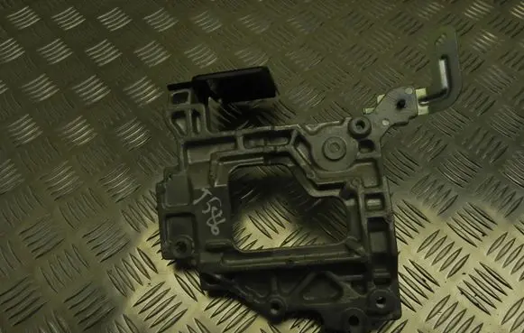 Nissan Leaf II (ZE1) A/C compressor mount bracket 200316A139