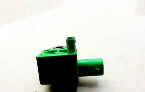Volkswagen Golf VI Airbag deployment crash/impact sensor 5K0959351 5WK44000