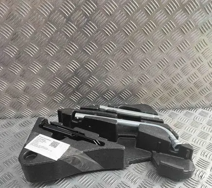 Volkswagen Touareg II Tool set 7D0012219 7L0860321A