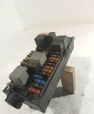 Mercedes-Benz CLS C219 Fuse module 2115457301 A2069250023A