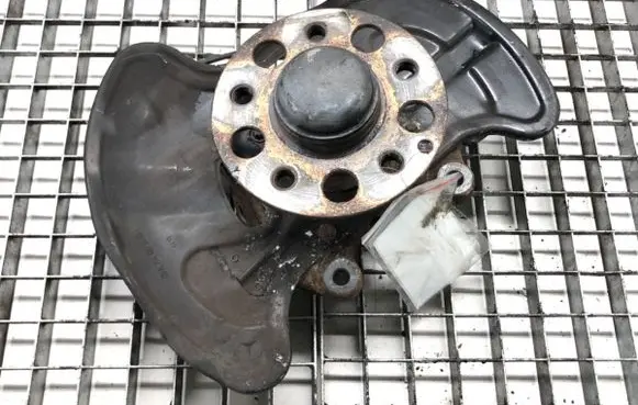 Mercedes-Benz C W204 Front wheel hub spindle knuckle A2044202544