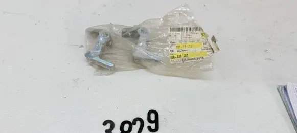 Audi A3 S3 8V Rear door lower hinge 8V0831402