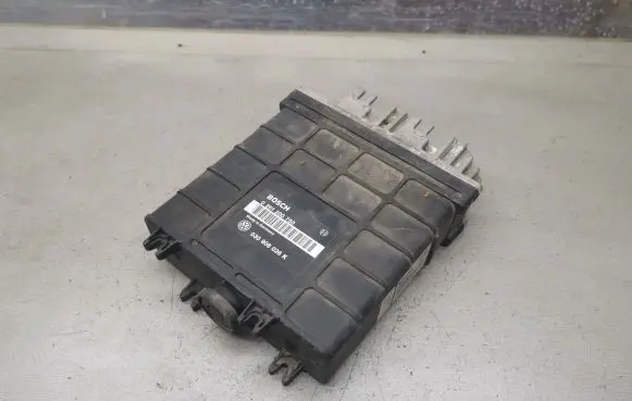 Volkswagen Golf III Engine control unit/module 0261200750 030906026K