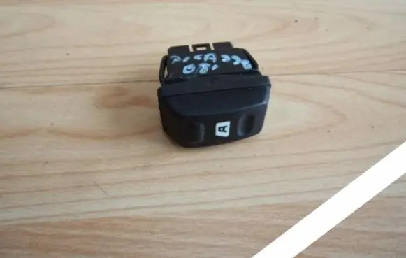 Citroen Xsara Picasso Quarter vent window switch 