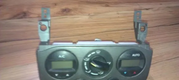 Nissan Primera Climate control unit 275109F601
