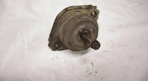 Mercedes-Benz R W251 Engine mount bracket A2512402617