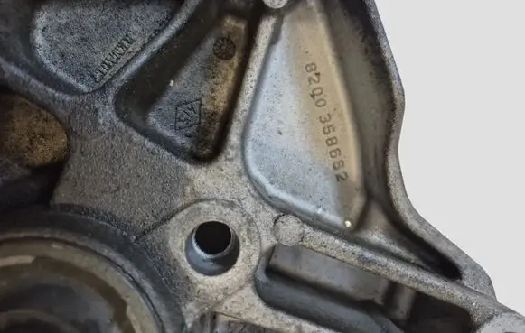 Opel Zafira B Engine mounting bracket 8200358662