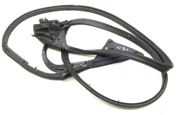 Jaguar XK8 - XKR Front door rubber seal 