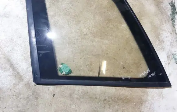 Nissan Prairie Rear side window
