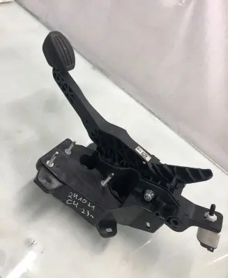 Citroen C4 III e-C4 Brake pedal 9824311680
