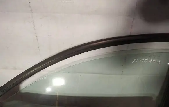 Nissan Primera Front door window glass four-door as2