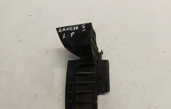 Ford Ranger IV Fender mounting bracket 