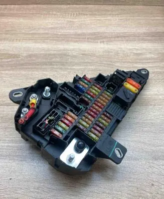 BMW 5 E60 E61 Fuse module 6906588 518811054