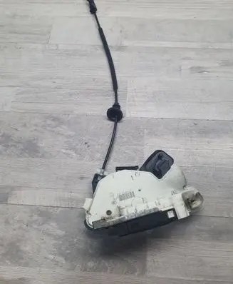 Seat Alhambra (Mk2) Front door lock 5K1837015E