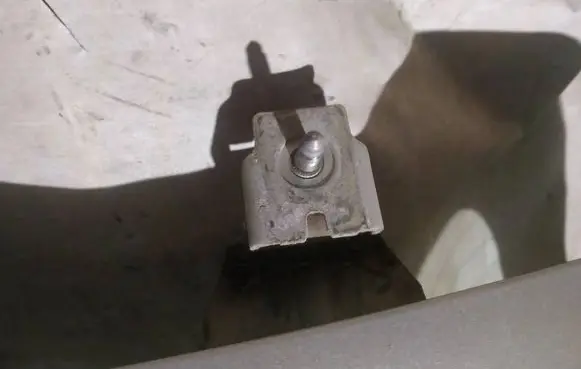 Peugeot 307 Tailgate/trunk/boot hinge