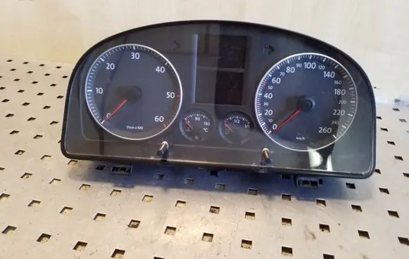 Volkswagen Touran I Speedometer (instrument cluster) 1T0920860G 96019056