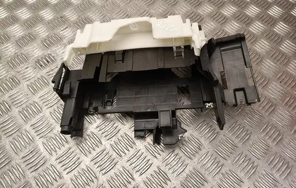 BMW 5 G60 G61 Other engine bay part 9454034