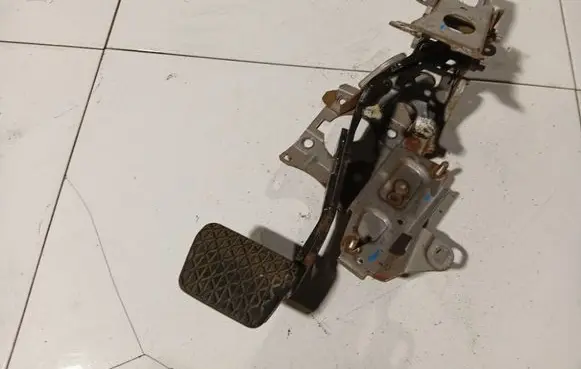 Ford Fiesta Brake pedal 