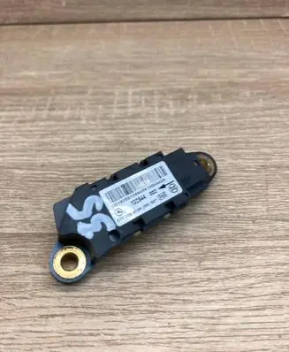 Mercedes-Benz E W211 Airbag deployment crash/impact sensor 0018209126 102844