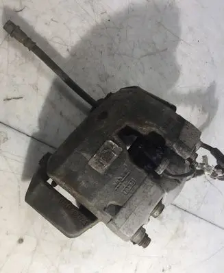 Volkswagen PASSAT B7 Front brake caliper 32348421A