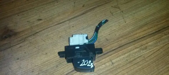 Nissan Almera Tino Electric window control switch 0601z Nenustatyta