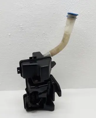 Volkswagen Tiguan Windshield washer fluid reservoir/tank 5N0955453