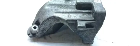 Engine mounting bracket