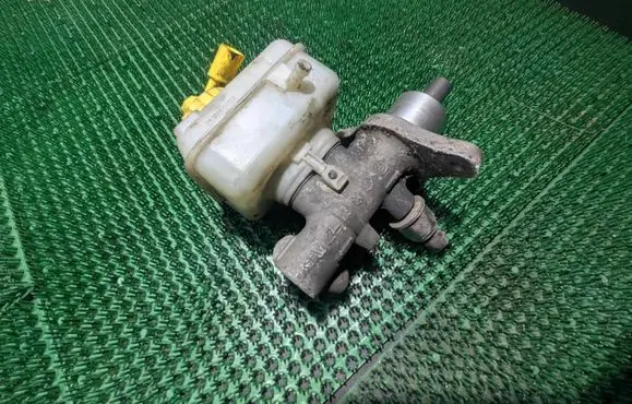 Volkswagen Golf IV Master brake cylinder 1J1614019F