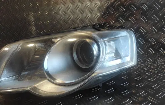 Volkswagen PASSAT B6 Headlight/headlamp