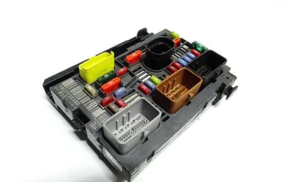Citroen Berlingo Fuse module 9807028580