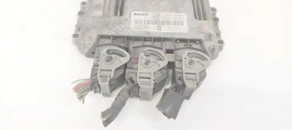 Nissan Primera Engine control unit/module 23710AW324 0281011646