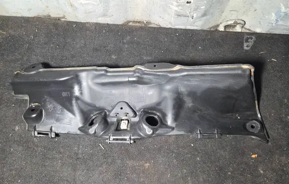 BMW X7 G07 Other engine bay part 7424940 10834110