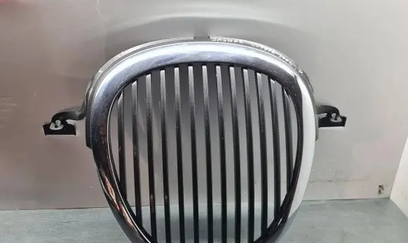 Jaguar S-Type Front bumper upper radiator grill XR836A133AA BPCS86804 XR8358A100A