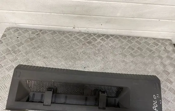 Trunk/boot sill cover protection