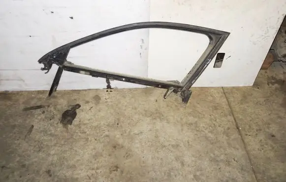 Audi A4 S4 B6 8E 8H Front door window/glass frame 8E0837629