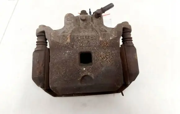 Nissan Juke I F15 Front brake caliper