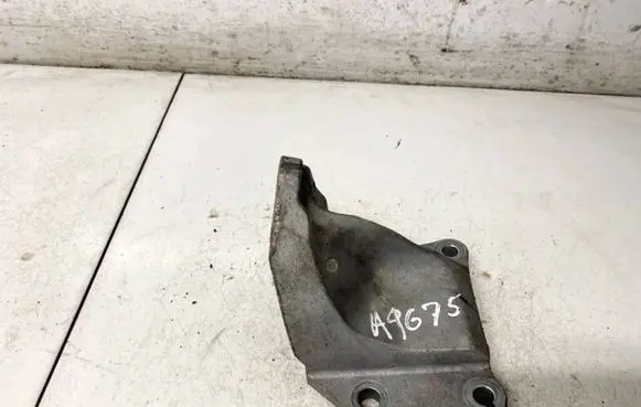 Infiniti QX50 (J50) Engine mounting bracket