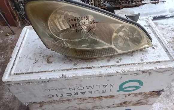 Toyota Avensis Verso Headlight/headlamp