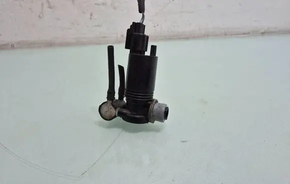 Ford Fiesta Windscreen/windshield washer pump 8A6117K624AA