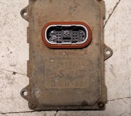 Mercedes-Benz C W204 Headlight ballast module Xenon 74284600 5DF00870402 652735