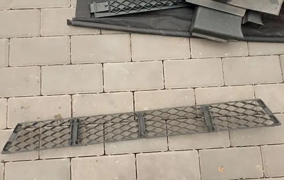 Mercedes-Benz E W211 Front bumper lower grill A2118850122