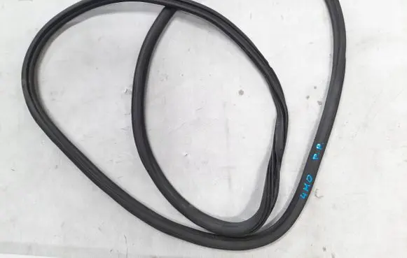 Audi Q7 4M Rubber seal loading door 
