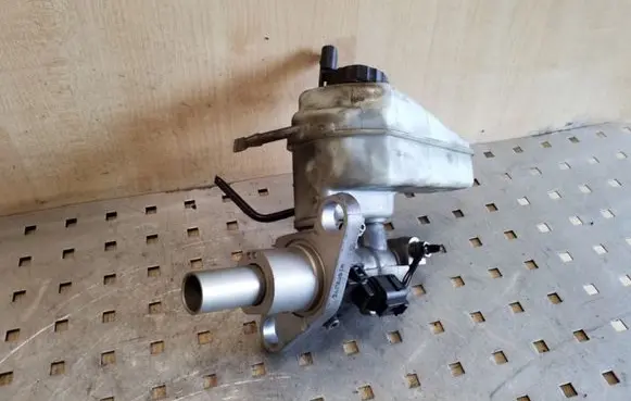 Skoda Superb B6 (3T) Master brake cylinder 03355890101