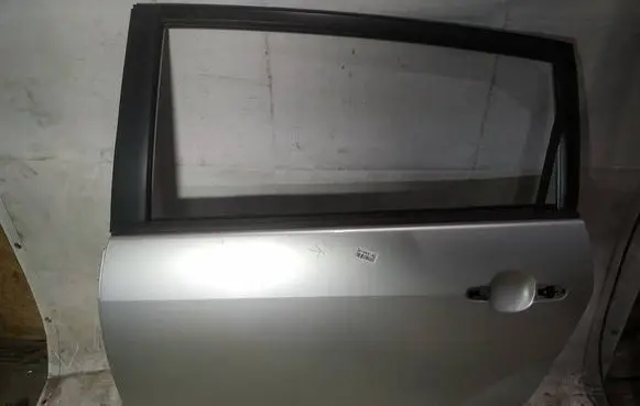Toyota Corolla Verso AR10 Rear door pilkos