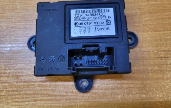 Volvo XC70 Door control unit/module 7G9T14B534CC 14C236CC 0507919102