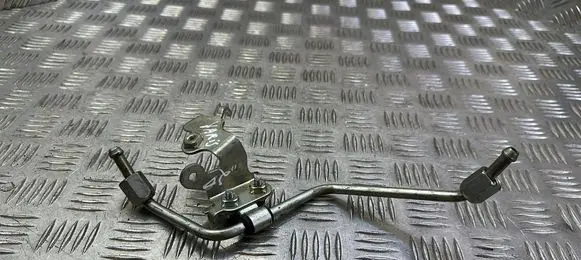 Toyota Yaris XP210 Fuel injector supply line/pipe 